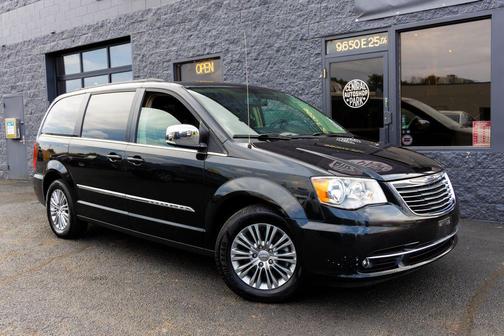 2016 Chrysler Town & Country Touring-L