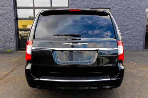 2016 Chrysler Town & Country Touring-L