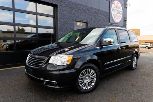 2016 Chrysler Town & Country Touring-L