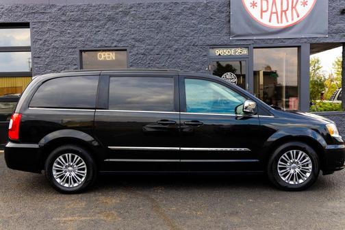 2016 Chrysler Town & Country Touring-L