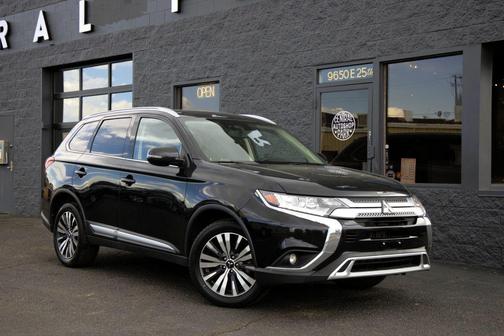 Labrador Black Metallic 2020 Mitsubishi Outlander SP
