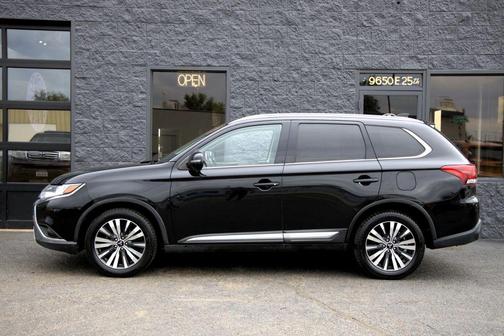 Labrador Black Metallic 2020 Mitsubishi Outlander SP