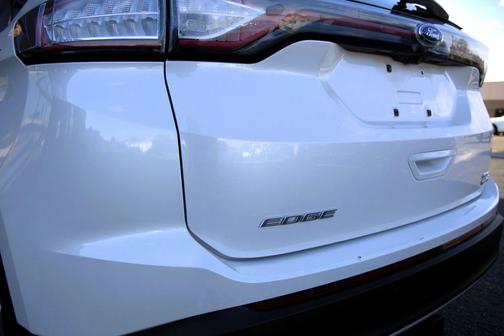 White 2016 Ford Edge SEL