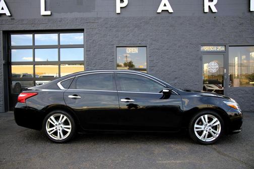Super Black 2017 Nissan Altima 3.5 SL