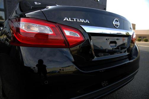 Super Black 2017 Nissan Altima 3.5 SL