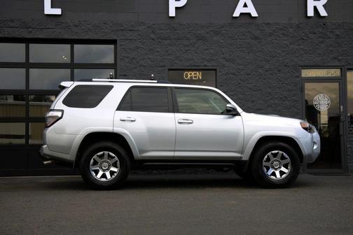 Classic Silver Metallic 2016 Toyota 4Runner Trail Premium