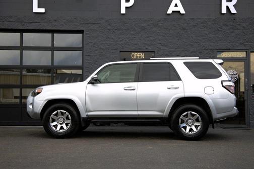 Classic Silver Metallic 2016 Toyota 4Runner Trail Premium