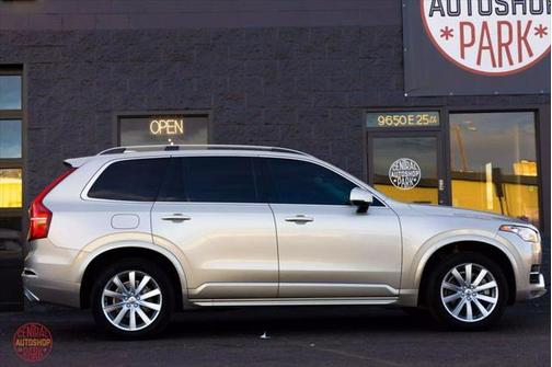 2016 Volvo XC90 T6 Momentum