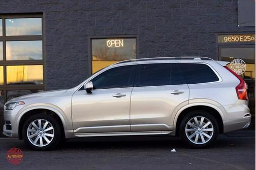 2016 Volvo XC90 T6 Momentum
