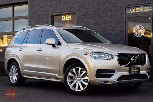 2016 Volvo XC90 T6 Momentum