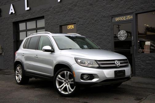 Reflex Silver Metallic 2016 Volkswagen Tiguan 2.0T SE 4MOTION