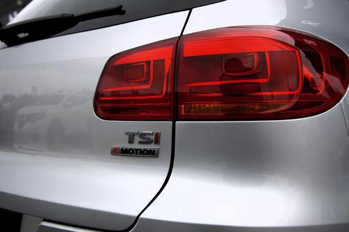 Reflex Silver Metallic 2016 Volkswagen Tiguan 2.0T SE 4MOTION