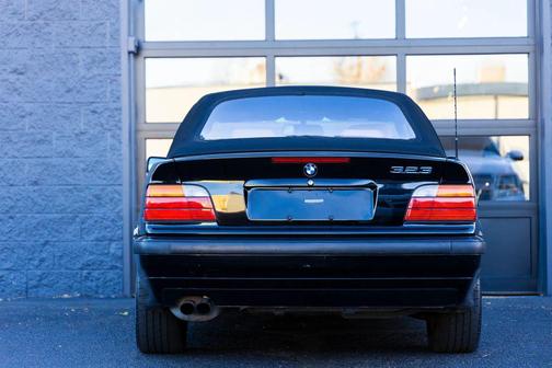 1999 BMW 323 323i Convertible 2D