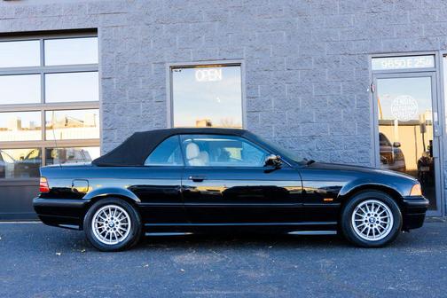 1999 BMW 323 323i Convertible 2D