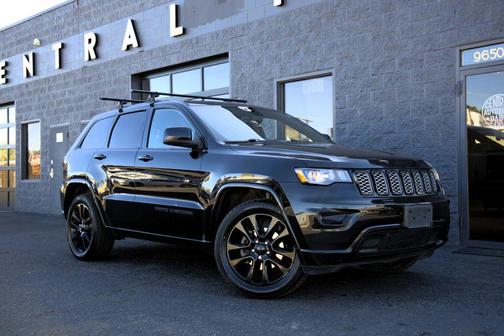 Diamond Black Crystal Pearlcoat 2018 Jeep Grand Cherokee Altitude