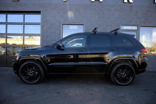 Diamond Black Crystal Pearlcoat 2018 Jeep Grand Cherokee Altitude