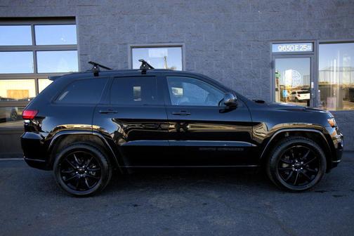 Diamond Black Crystal Pearlcoat 2018 Jeep Grand Cherokee Altitude