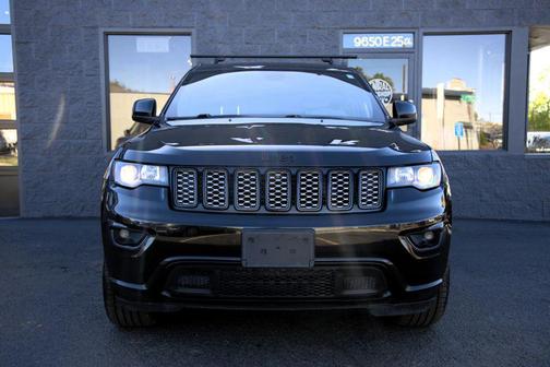 Diamond Black Crystal Pearlcoat 2018 Jeep Grand Cherokee Altitude