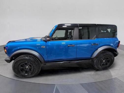 VELOCITY BLUE METALLIC 2024 Ford Bronco WILDTRAK
