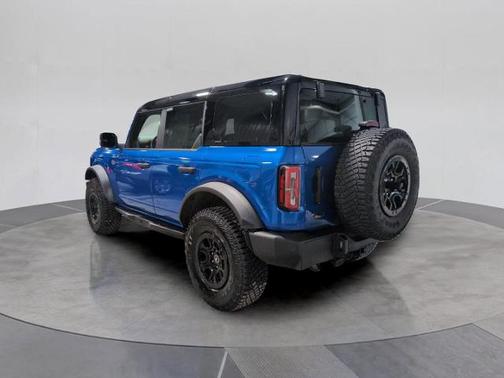 VELOCITY BLUE METALLIC 2024 Ford Bronco WILDTRAK
