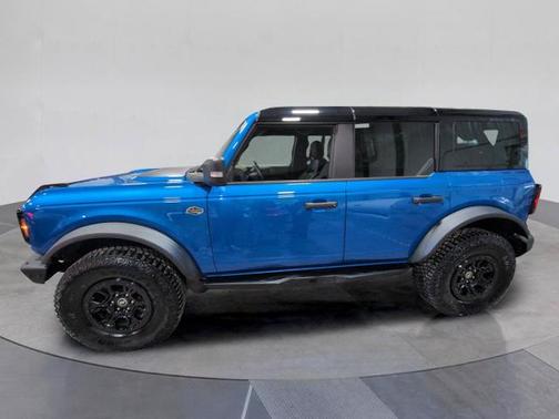 VELOCITY BLUE METALLIC 2024 Ford Bronco WILDTRAK
