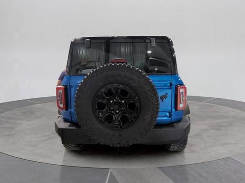 VELOCITY BLUE METALLIC 2024 Ford Bronco WILDTRAK