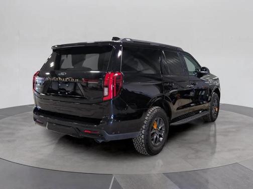 AGATE BLACK METALLIC 2025 Ford Expedition TREMOR
