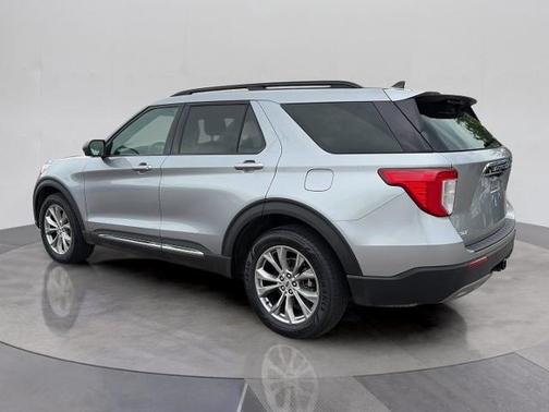 ICONIC SILVER METALLIC 2023 Ford Explorer XLT