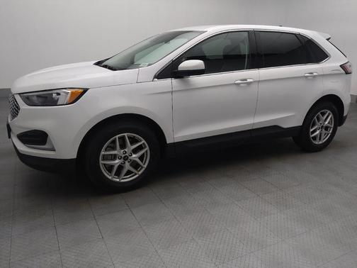 White 2024 Ford Edge SEL