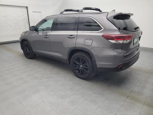 Predawn Gray Mica 2019 Toyota Highlander SE