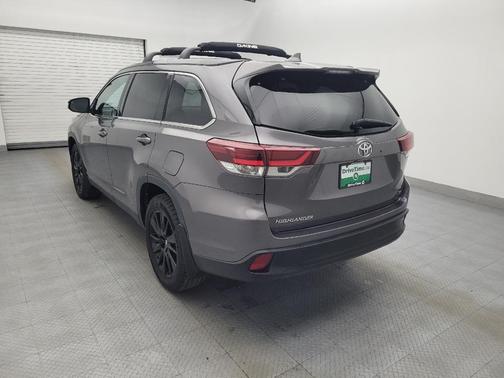 Predawn Gray Mica 2019 Toyota Highlander SE