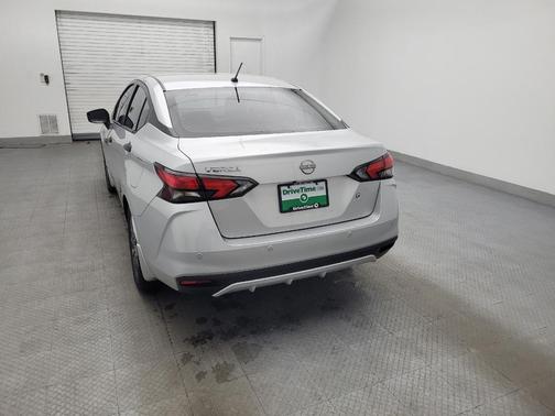 Brilliant Silver Metallic 2024 Nissan Versa 1.6 S