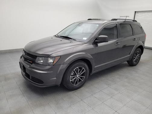 Granite Pearlcoat 2018 Dodge Journey SE
