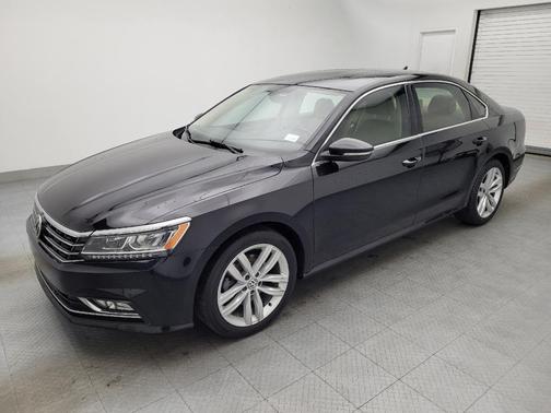 Deep Black Pearl Metallic 2018 Volkswagen Passat 2.0T SE