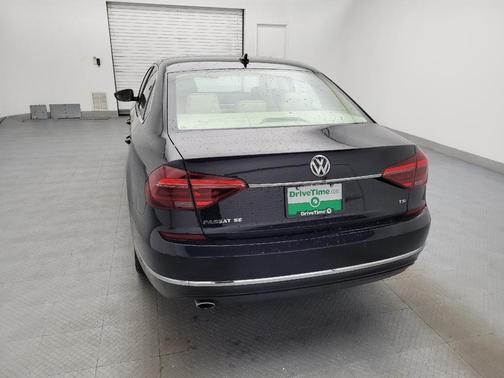 Deep Black Pearl Metallic 2018 Volkswagen Passat 2.0T SE