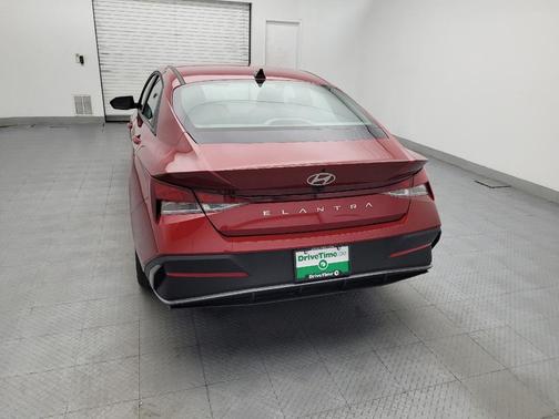 Ultimate Red 2025 Hyundai ELANTRA SE