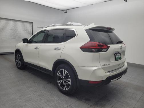 Pearl White Tricoat 2019 Nissan Rogue SV