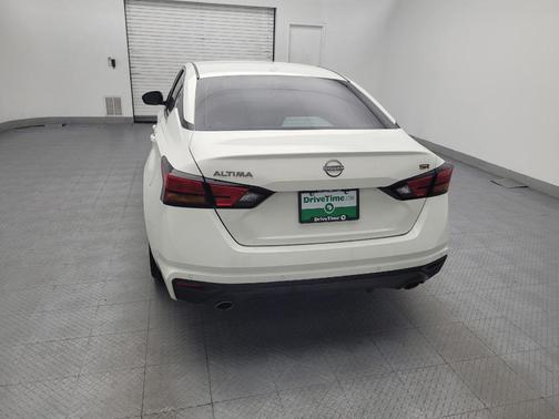 Glacier White 2023 Nissan Altima SR FWD