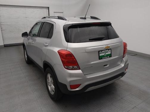 Silver Ice Metallic 2020 Chevrolet Trax LT