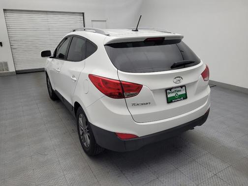 Winter White Solid 2015 Hyundai TUCSON SE