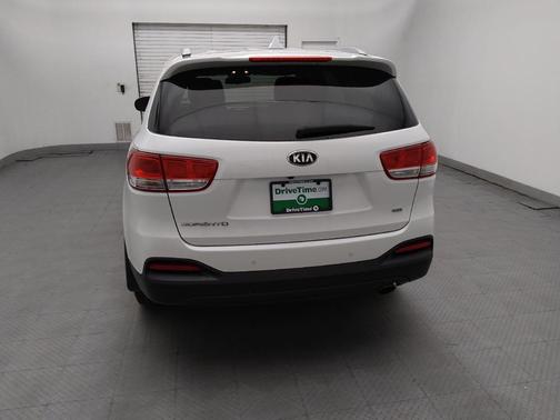 Snow White Pearl 2017 Kia Sorento LX