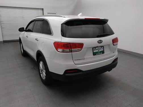 Snow White Pearl 2017 Kia Sorento LX