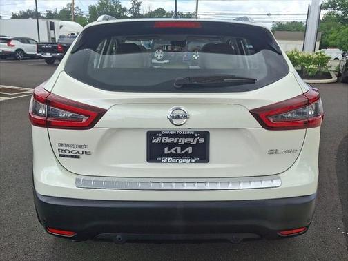 2022 Nissan Rogue Sport SL