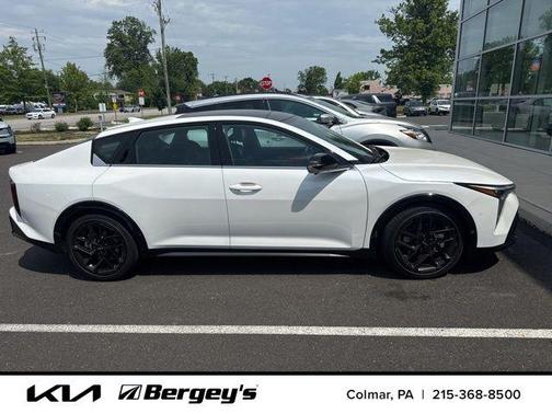 Snow White Pearl 2025 Kia K4 GT-Line Turbo