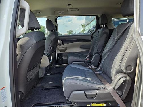 2026 Kia Carnival LX