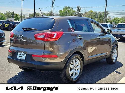 Sand Track 2011 Kia Sportage LX