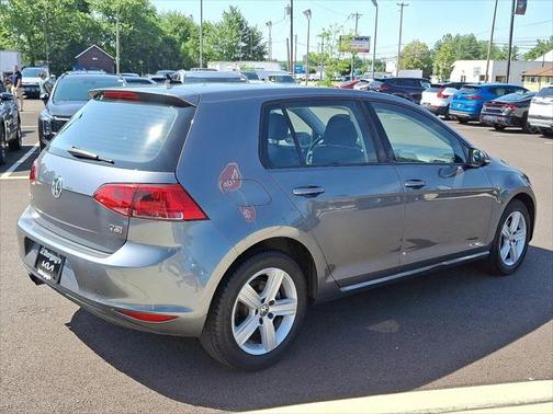 2017 Volkswagen Golf TSI S 4-Door