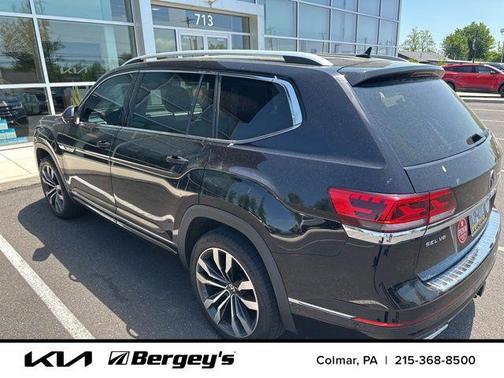 Deep Black 2023 Volkswagen Atlas 3.6L SEL Premium