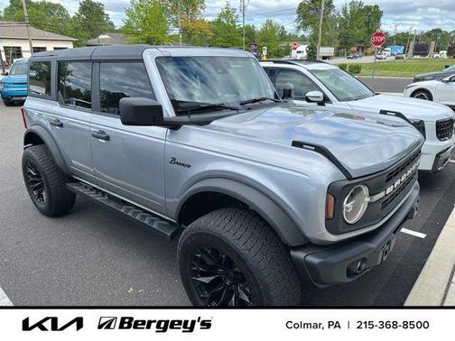 ICONIC SILVER METALLIC 2023 Ford Bronco Black Diamond