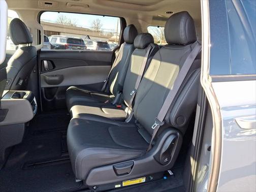 2025 Kia Carnival SX